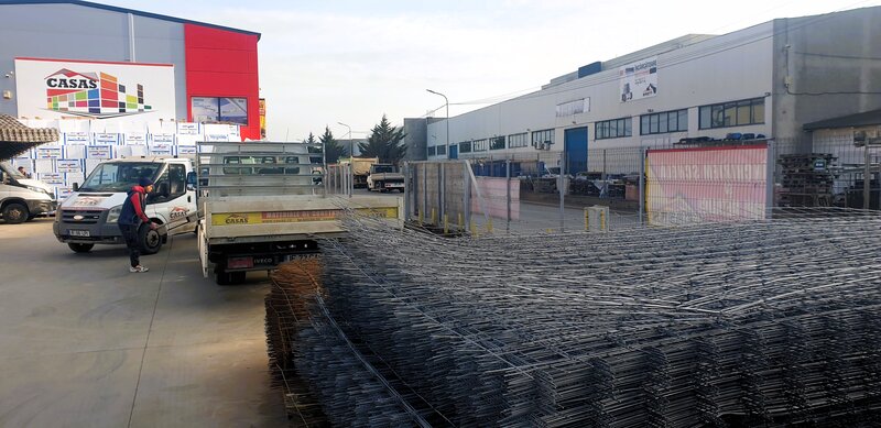 Sofer camioneta depozit materiale de constructii